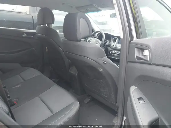 KM8J3CA49JU625274 2018 HYUNDAI TUCSON - Image 8