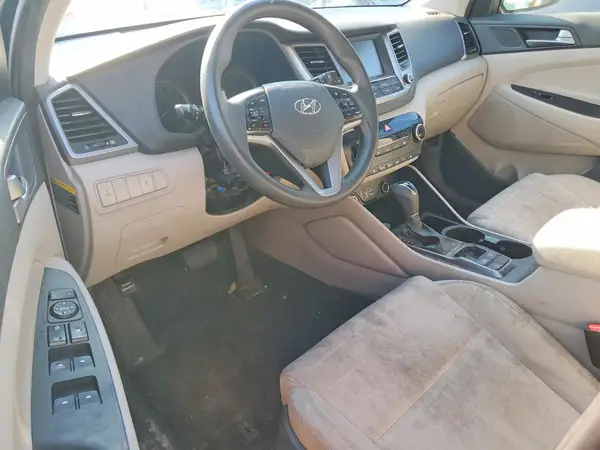 KM8J3CA49JU627199 2018 HYUNDAI TUCSON - Image 8