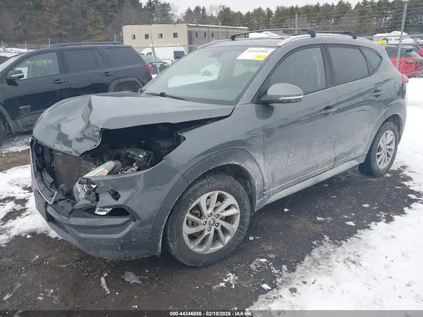 KM8J3CA49JU628823 2018 HYUNDAI TUCSON - Image 2