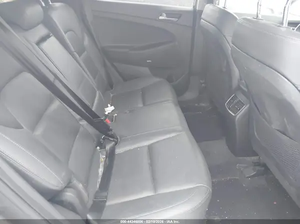 KM8J3CA49JU628823 2018 HYUNDAI TUCSON - Image 8