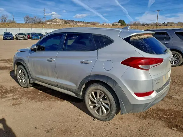 KM8J3CA49JU634069 2018 HYUNDAI TUCSON - Image 2