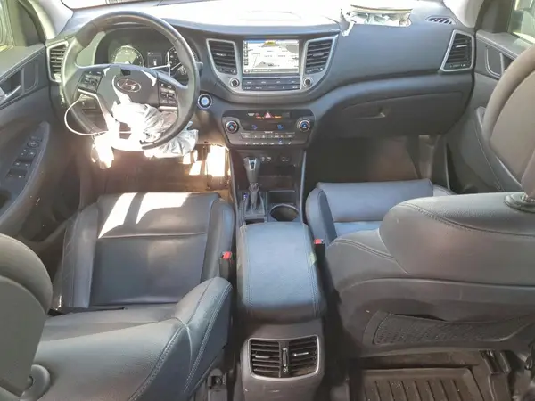 KM8J3CA49JU634069 2018 HYUNDAI TUCSON - Image 8