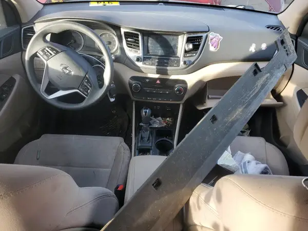 KM8J3CA49JU665466 2018 HYUNDAI TUCSON - Image 8