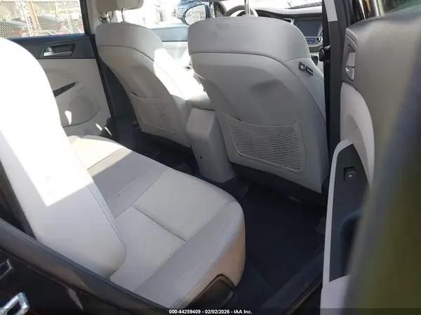 KM8J3CA49JU669548 2018 HYUNDAI TUCSON - Image 8