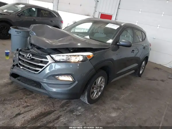 KM8J3CA49JU672529 2018 HYUNDAI TUCSON - Image 2
