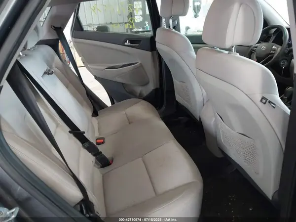 KM8J3CA49JU672529 2018 HYUNDAI TUCSON - Image 8