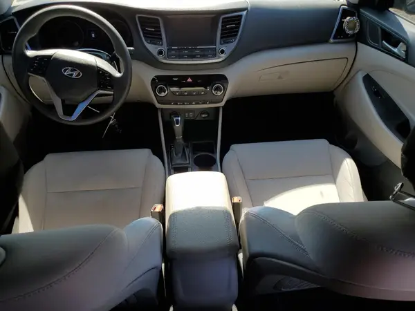KM8J3CA49JU682753 2018 HYUNDAI TUCSON - Image 8