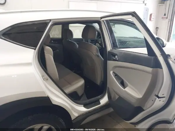 KM8J3CA49JU683188 2018 HYUNDAI TUCSON - Image 8