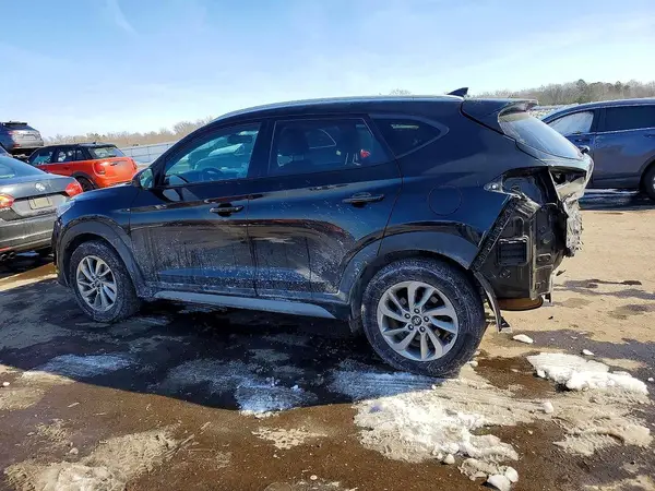KM8J3CA49JU695759 2018 HYUNDAI TUCSON - Image 2