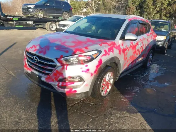 KM8J3CA49JU695874 2018 HYUNDAI TUCSON - Image 2