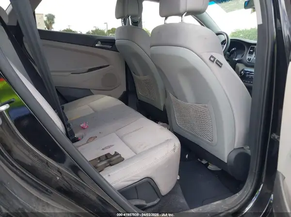 KM8J3CA49JU702841 2018 HYUNDAI TUCSON - Image 8