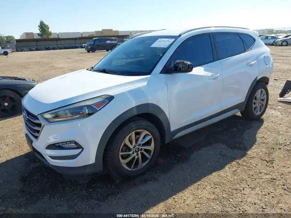 KM8J3CA49JU705948 2018 HYUNDAI TUCSON - Image 2