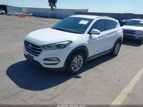 KM8J3CA49JU714813 2018 HYUNDAI TUCSON - Image 2
