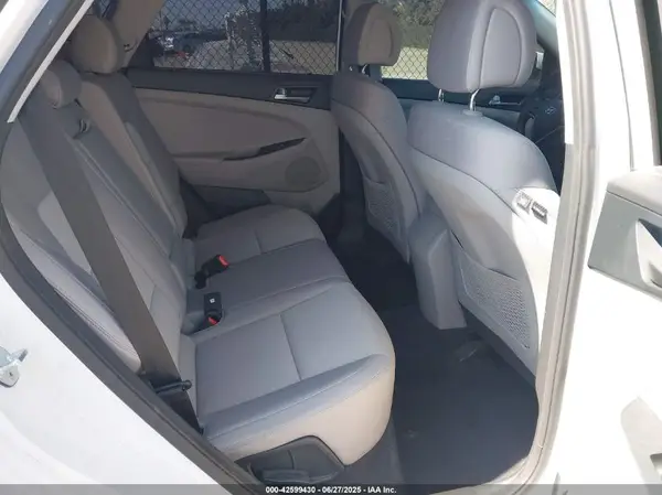 KM8J3CA49JU714813 2018 HYUNDAI TUCSON - Image 8