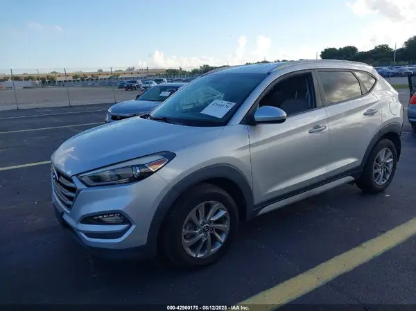 KM8J3CA49JU717355 2018 HYUNDAI TUCSON - Image 2