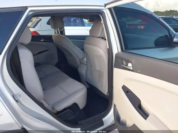 KM8J3CA49JU717355 2018 HYUNDAI TUCSON - Image 8