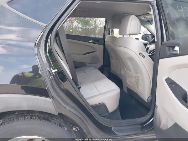 KM8J3CA49JU719266 2018 HYUNDAI TUCSON - Image 8