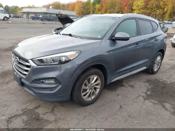 KM8J3CA49JU720319 2018 HYUNDAI TUCSON - Image 2