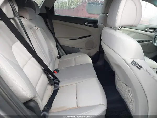 KM8J3CA49JU720319 2018 HYUNDAI TUCSON - Image 8