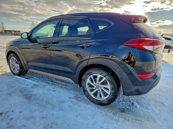 KM8J3CA49JU722619 2018 HYUNDAI TUCSON - Image 2