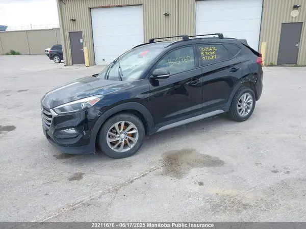 KM8J3CA49JU726217 2018 HYUNDAI TUCSON - Image 2