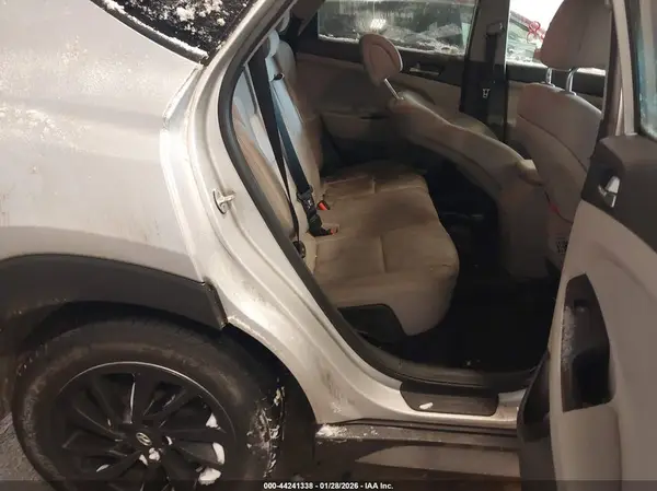 KM8J3CA49JU726234 2018 HYUNDAI TUCSON - Image 8