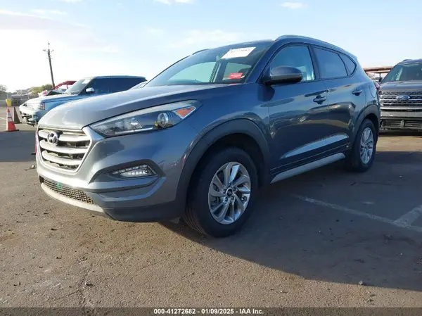 KM8J3CA49JU731305 2018 HYUNDAI TUCSON - Image 2