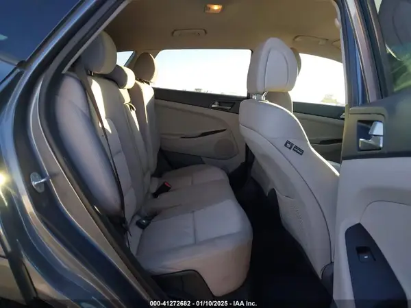KM8J3CA49JU731305 2018 HYUNDAI TUCSON - Image 8