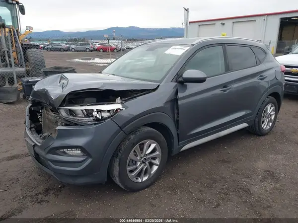 KM8J3CA49JU733880 2018 HYUNDAI TUCSON - Image 2