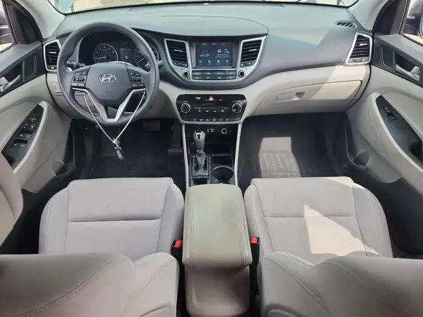 KM8J3CA49JU734639 2018 HYUNDAI TUCSON - Image 8