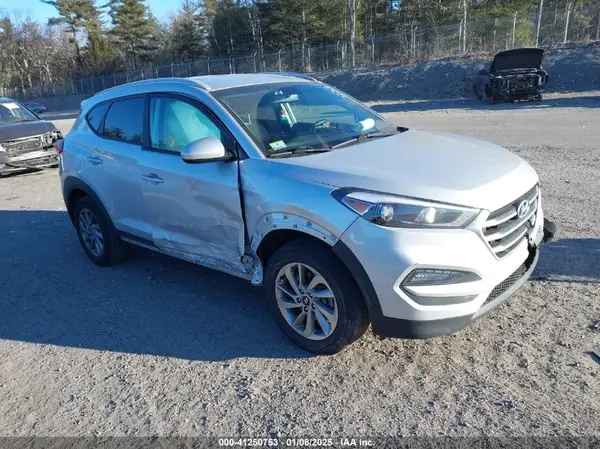 KM8J3CA49JU736696 2018 HYUNDAI TUCSON - Image 1