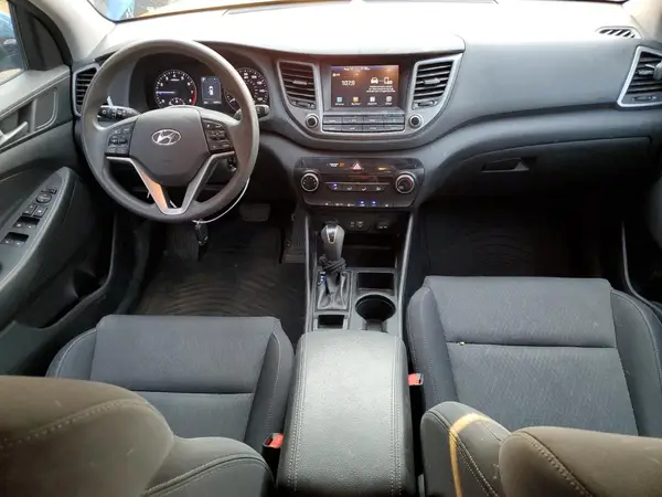 KM8J3CA49JU740246 2018 HYUNDAI TUCSON - Image 8
