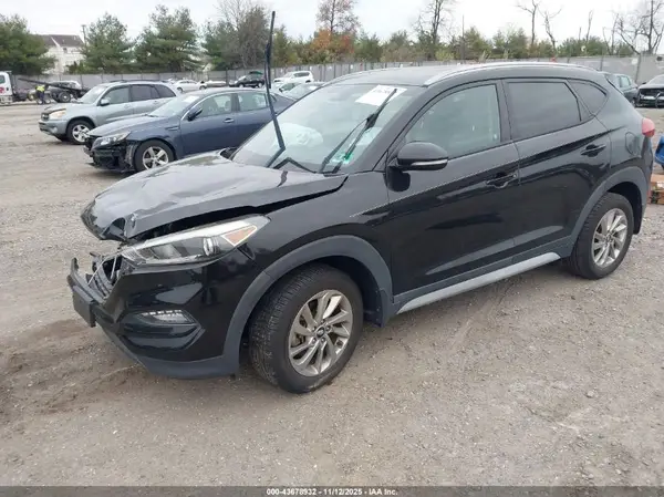 KM8J3CA49JU740960 2018 HYUNDAI TUCSON - Image 2