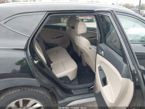 KM8J3CA49JU740960 2018 HYUNDAI TUCSON - Image 8
