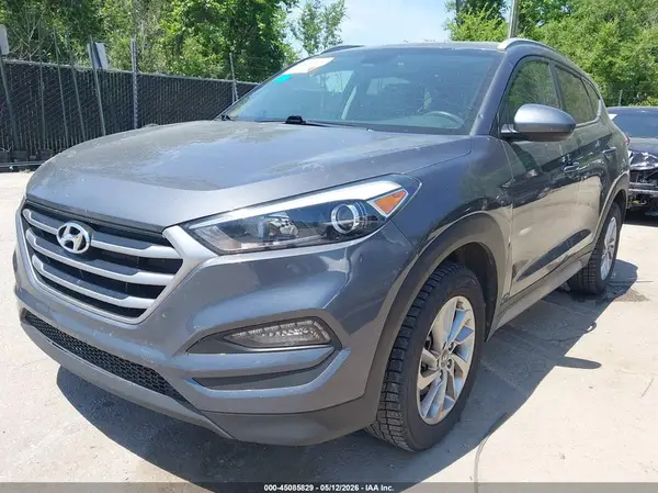 KM8J3CA49JU741235 2018 HYUNDAI TUCSON - Image 2
