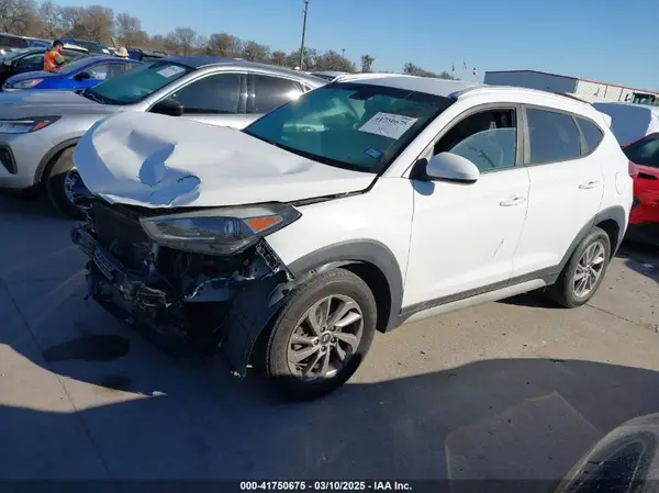 KM8J3CA49JU743695 2018 HYUNDAI TUCSON - Image 2