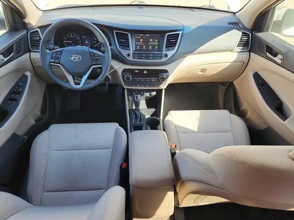 KM8J3CA49JU743941 2018 HYUNDAI TUCSON - Image 8