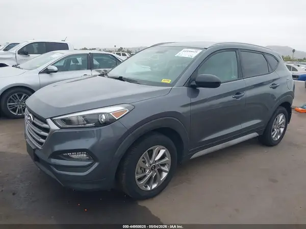 KM8J3CA49JU744135 2018 HYUNDAI TUCSON - Image 2