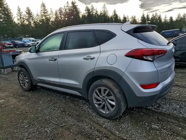 KM8J3CA49JU745091 2018 HYUNDAI TUCSON - Image 2
