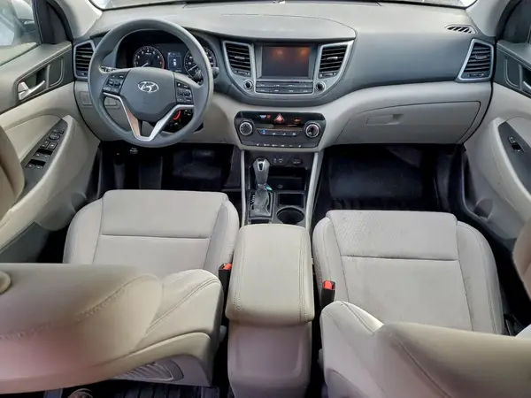 KM8J3CA49JU745091 2018 HYUNDAI TUCSON - Image 8