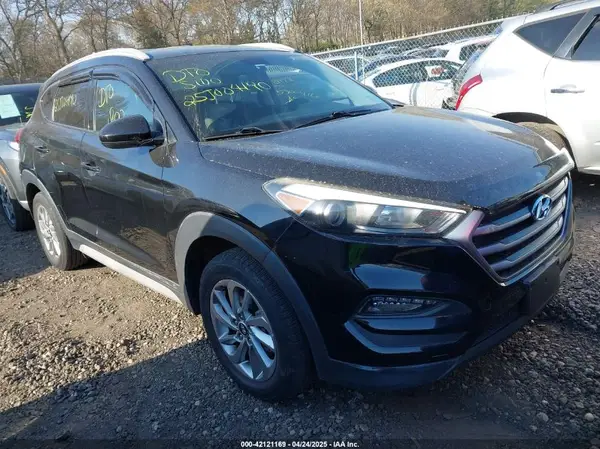 KM8J3CA49JU747973 2018 HYUNDAI TUCSON - Image 1