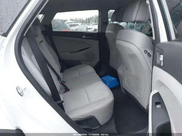 KM8J3CA49JU748167 2018 HYUNDAI TUCSON - Image 8