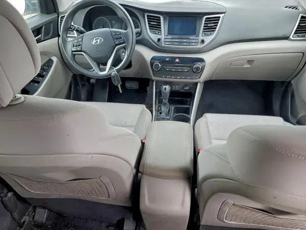 KM8J3CA49JU748962 2018 HYUNDAI TUCSON - Image 8