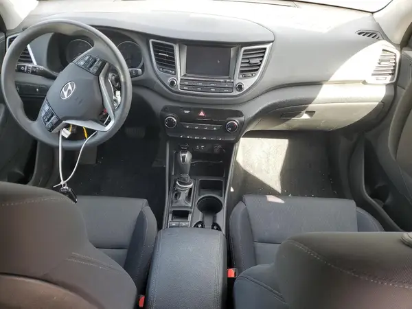 KM8J3CA49JU754230 2018 HYUNDAI TUCSON - Image 8