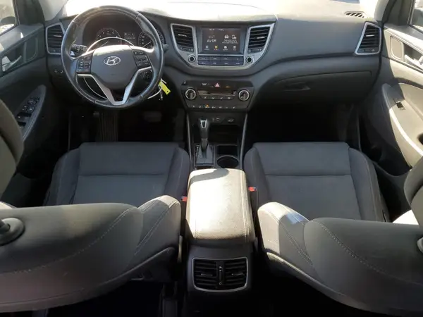 KM8J3CA49JU755412 2018 HYUNDAI TUCSON - Image 8