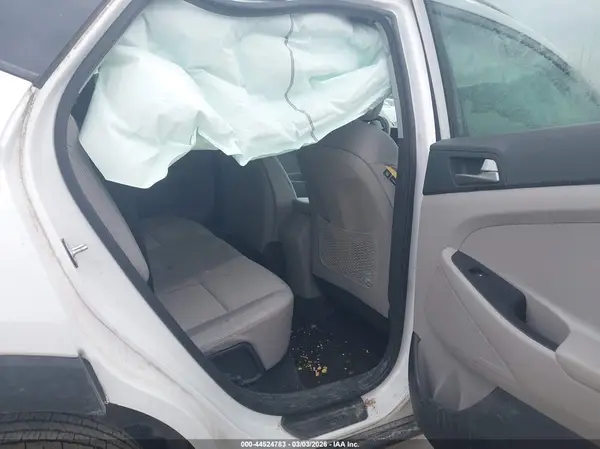 KM8J3CA49JU756348 2018 HYUNDAI TUCSON - Image 8
