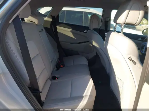 KM8J3CA49JU764076 2018 HYUNDAI TUCSON - Image 8