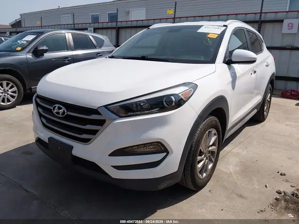 KM8J3CA49JU773439 2018 HYUNDAI TUCSON - Image 2