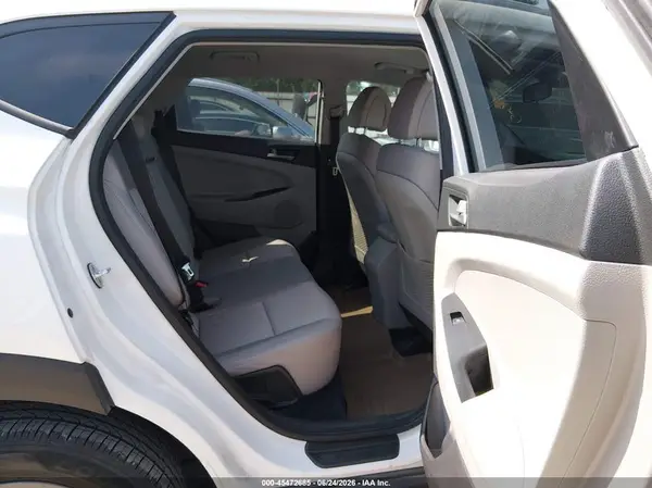 KM8J3CA49JU773439 2018 HYUNDAI TUCSON - Image 8