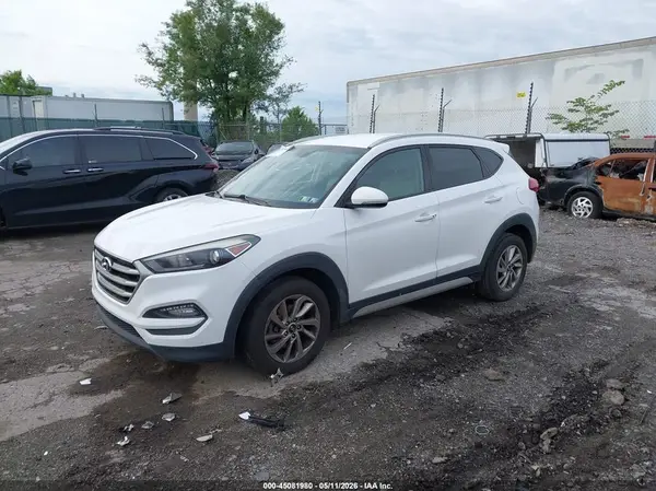 KM8J3CA49JU774767 2018 HYUNDAI TUCSON - Image 2
